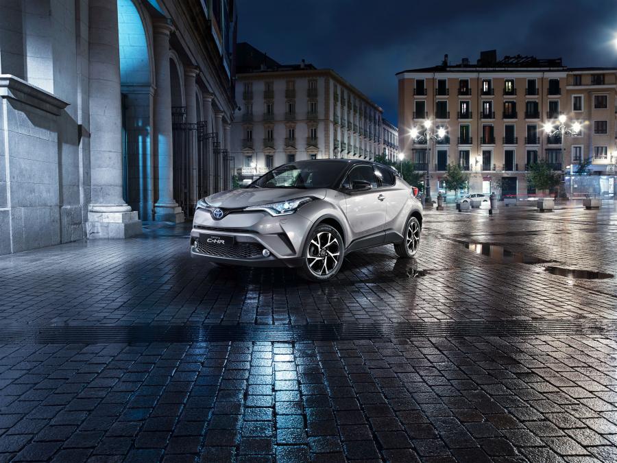  Toyota C-HR Hybrid 2016 года  (WW) (фото 15 из 31)